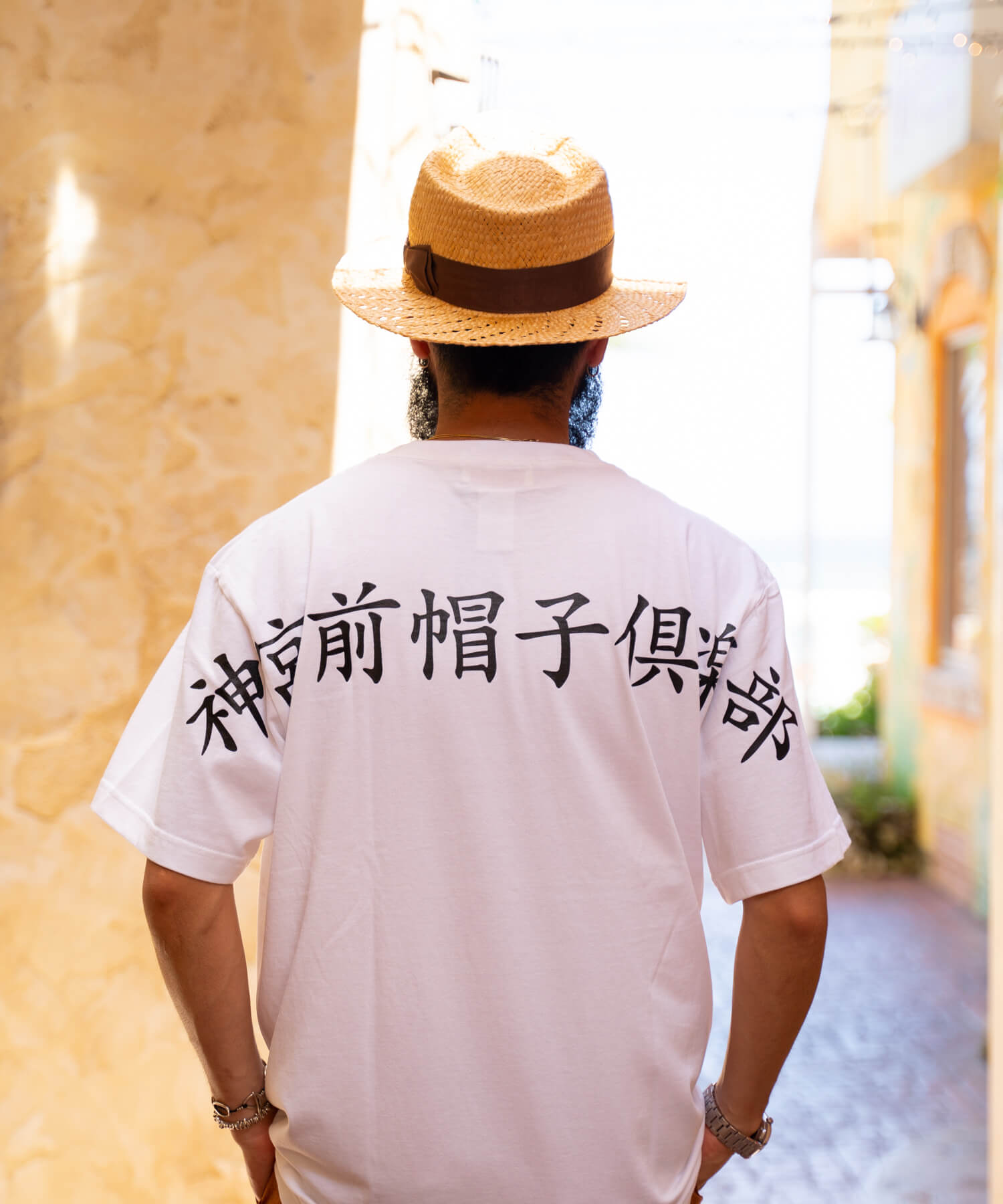 特大神宮前帽子倶楽部 T-shirts